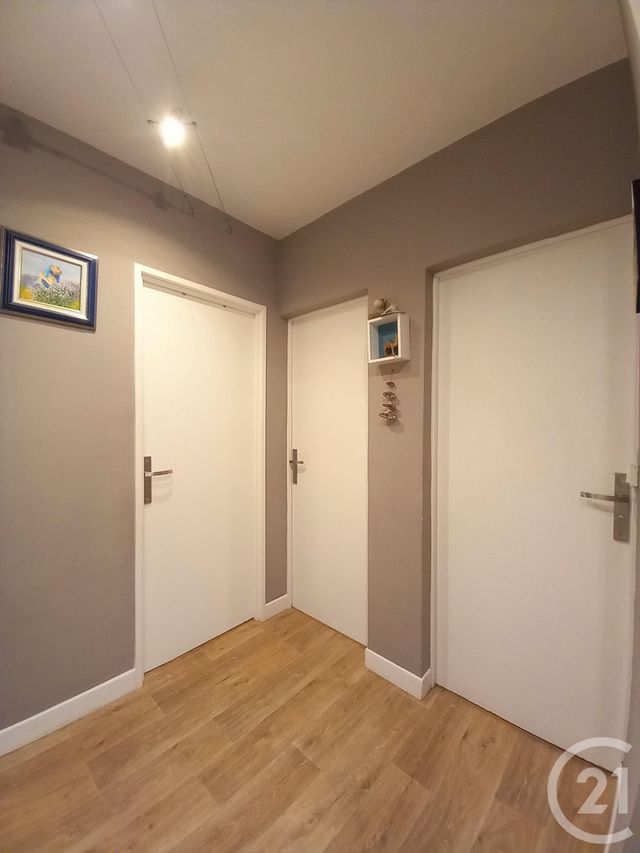 Afficher la photo en grand Appartement F5 à louer - 5 pièces - 105 m2 - Cherbourg En Cotentin - 50 - BASSE-NORMANDIE