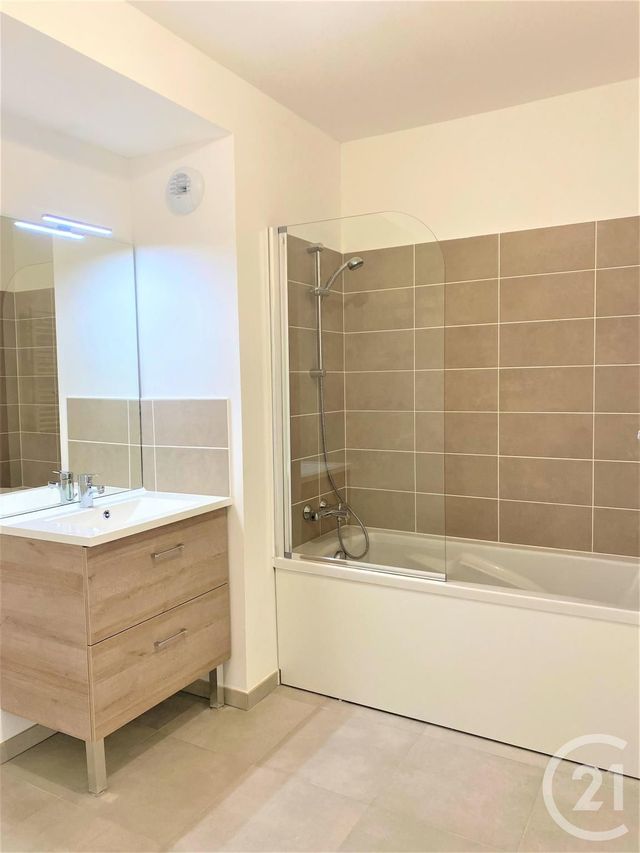Appartement F3 &agrave; louer - 3 pi&egrave;ces - 61,17 m2 - Cherbourg En Cotentin - 50 - BASSE-NORMANDIE
